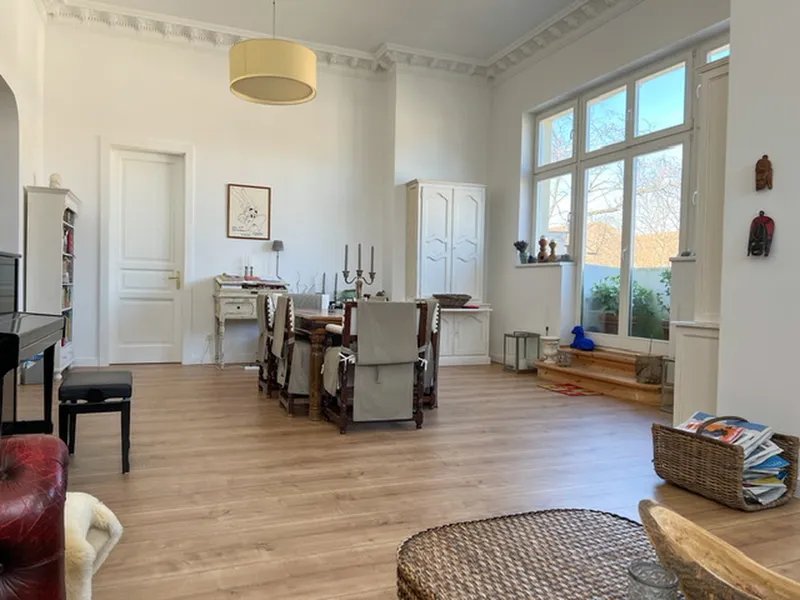 Dachgeschoss-Maisonette mit Terrasse, Aufzug, EBK,PKW-Stellplatz, u.v.m. — photo 1
